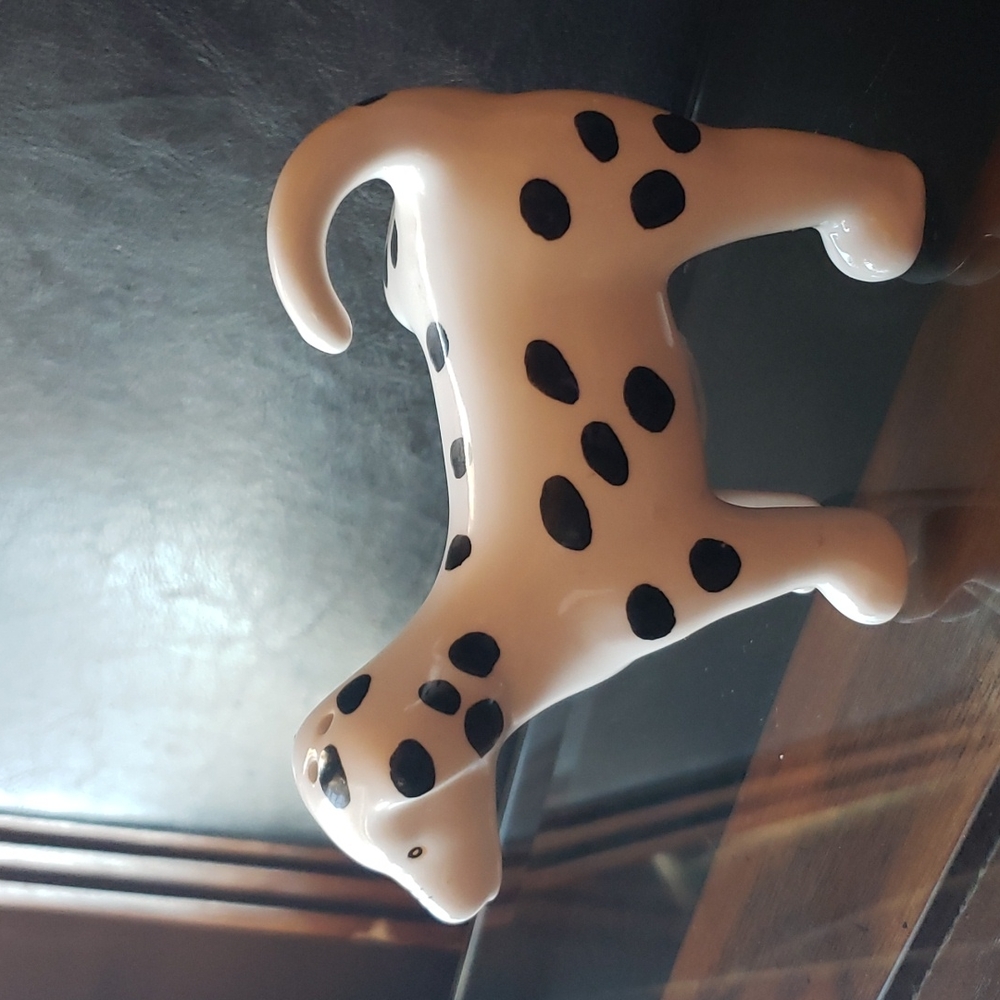 Pee Dalmation puppy salt or pepper shaker. - Picture 11 of 15